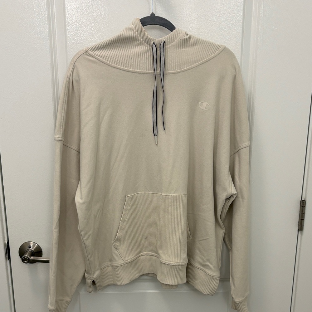 Champion Women’s Sweatshirt in Cream